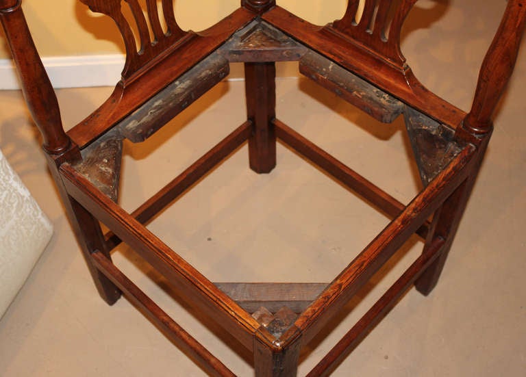 Pair of 18th c English Fruitwood Corner Chairs 3