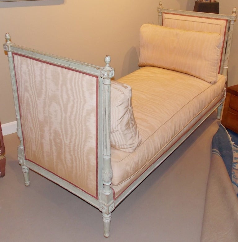 Diminutive French Polychromed Daybed 3