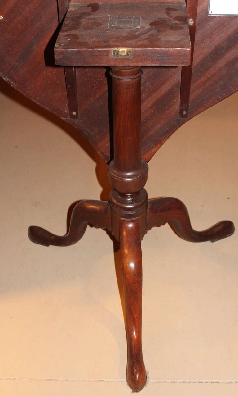 18th c Mahogany Chippendale Serpentine Tilt Top Tea Table 1
