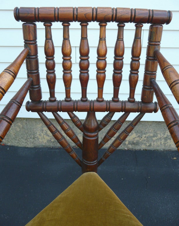 17th Century-Style Turned Wood Corner Chair 1
