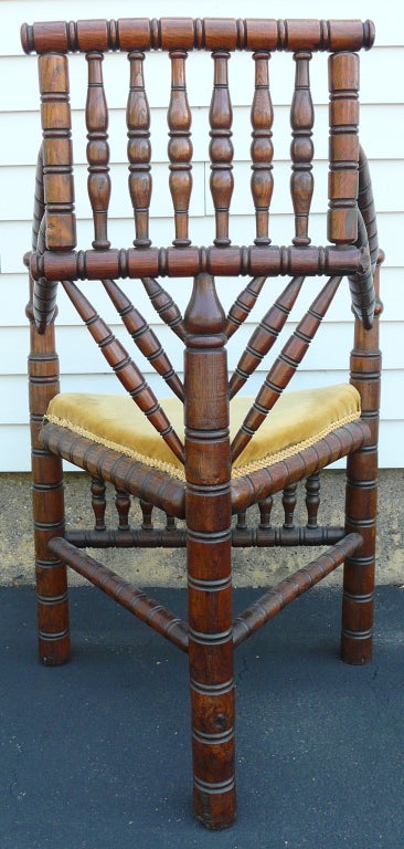 17th Century-Style Turned Wood Corner Chair 3