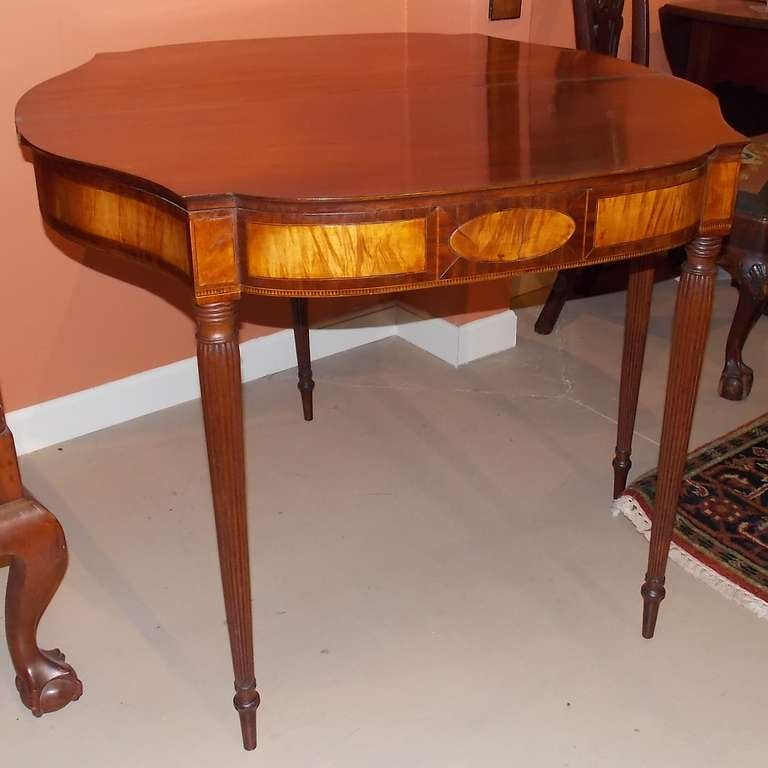 Early 19th c. Seymour Federal Serpentine Card Table In Good Condition In Milford, NH