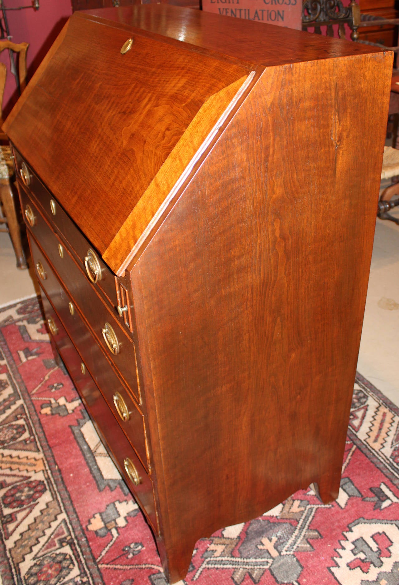 Federal Walnut Slant Front Desk with Eagle Inlay, circa 1800 In Excellent Condition In Milford, NH