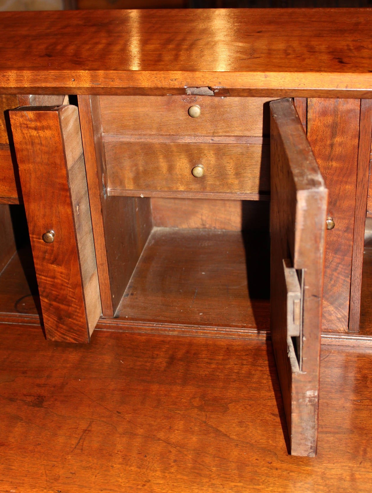 Federal Walnut Slant Front Desk with Eagle Inlay, circa 1800 2