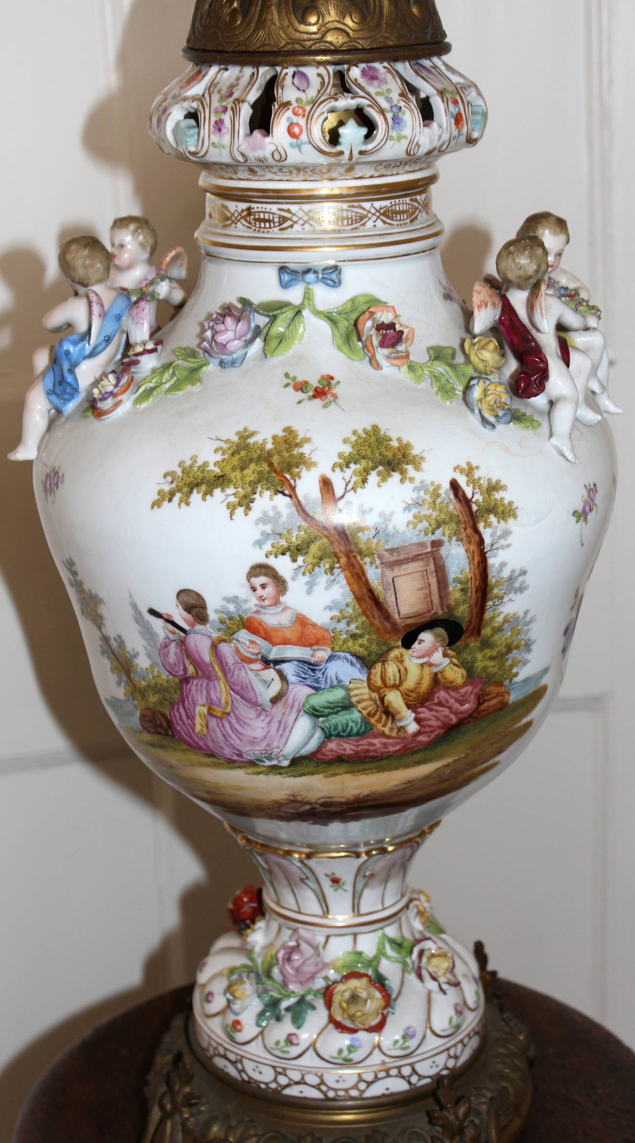 Hand Painted Banquet Size Meissen Lamp, circa 1920s In Excellent Condition In Milford, NH