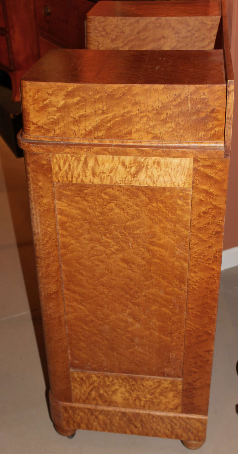 19th c Birdseye Maple Chest of Drawers with Glove Boxes In Excellent Condition In Milford, NH