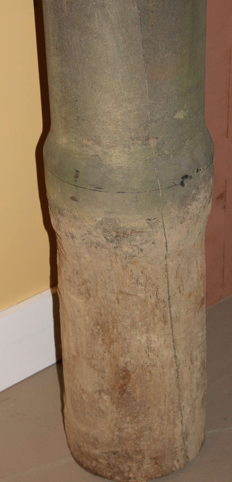 Column with Effigy of Kubla Khan with Polychrome Decoration, Dated 1928 For Sale 1