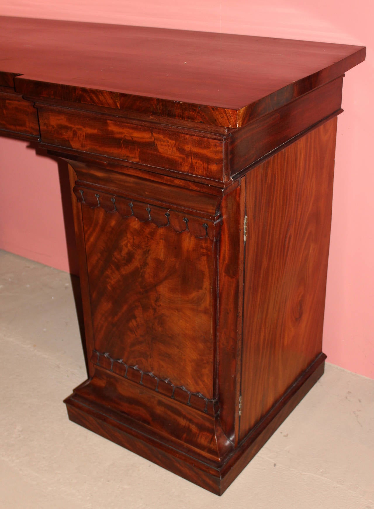 Classical Mahogany Pedestal Sideboard Attributed to Vose, Boston In Excellent Condition For Sale In Milford, NH