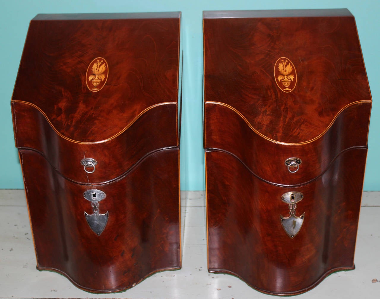 Inlay American Hepplewhite Knife Boxes in Mahogany with Silver Mounts