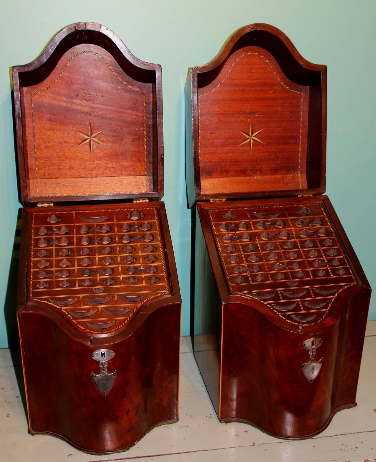American Hepplewhite Knife Boxes in Mahogany with Silver Mounts 1