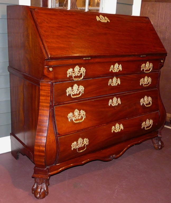 19th c. Mahogany Bombe Slant Front Desk In Good Condition In Milford, NH