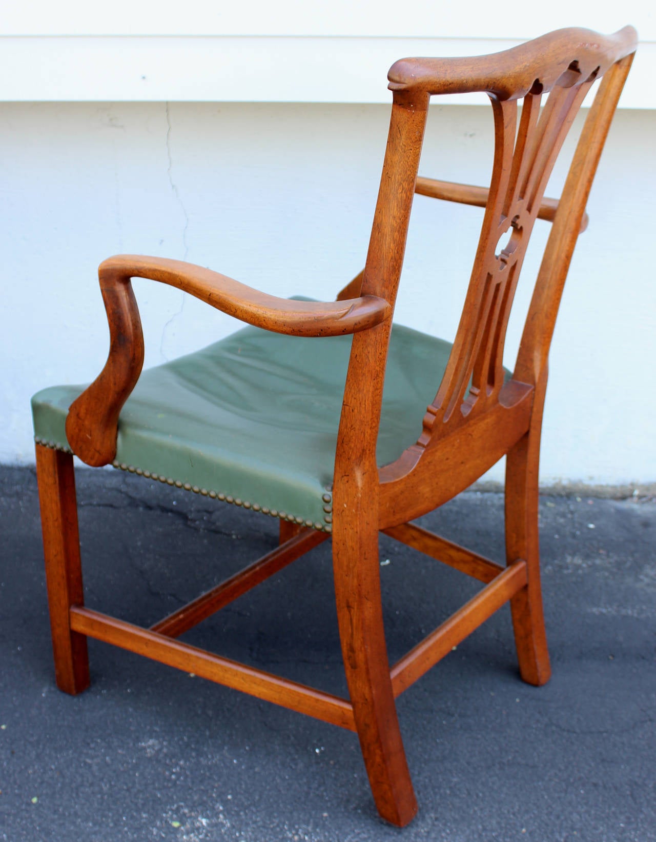 Set of Eight Chippendale Style Mahogany Dining Chairs In Excellent Condition In Milford, NH