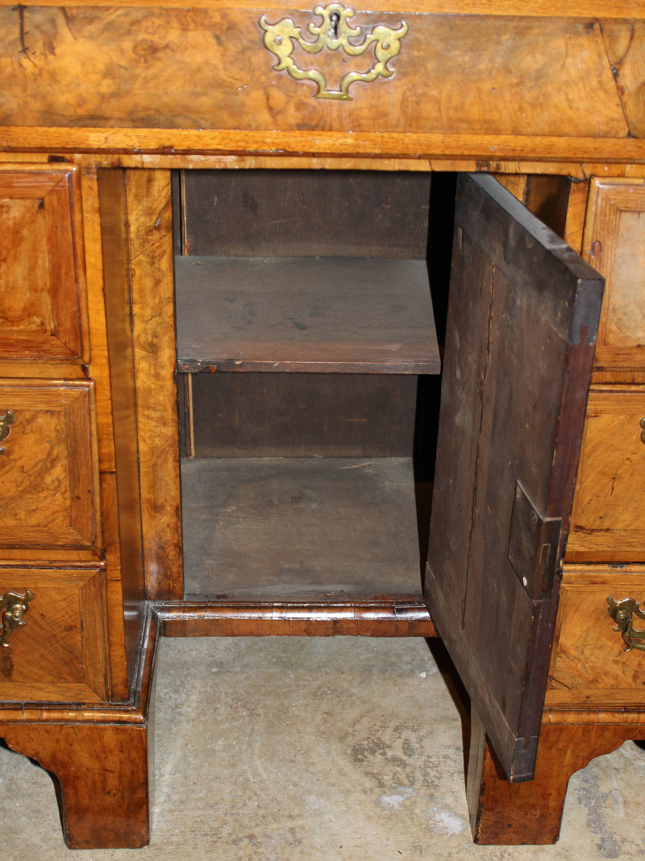 Veneer George I Period Walnut Kneehole Desk with Pull-Out Secretaire Drawer, circa 1720