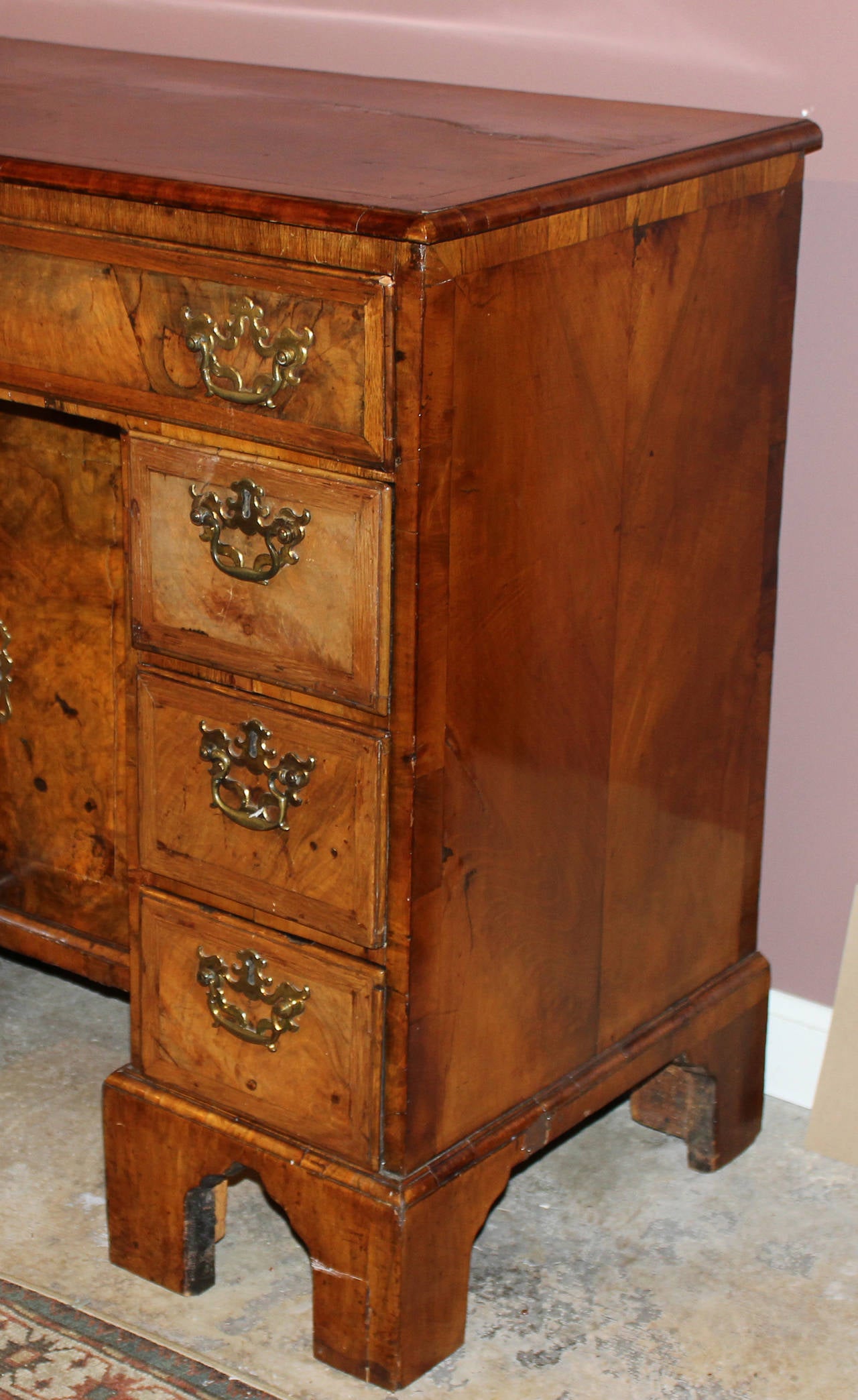 George I Period Walnut Kneehole Desk with Pull-Out Secretaire Drawer, circa 1720 1
