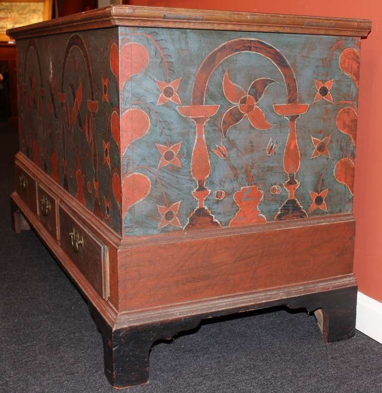 Early 19th Century Berks County, Pennsylvania Painted Dower Chest In Good Condition In Milford, NH