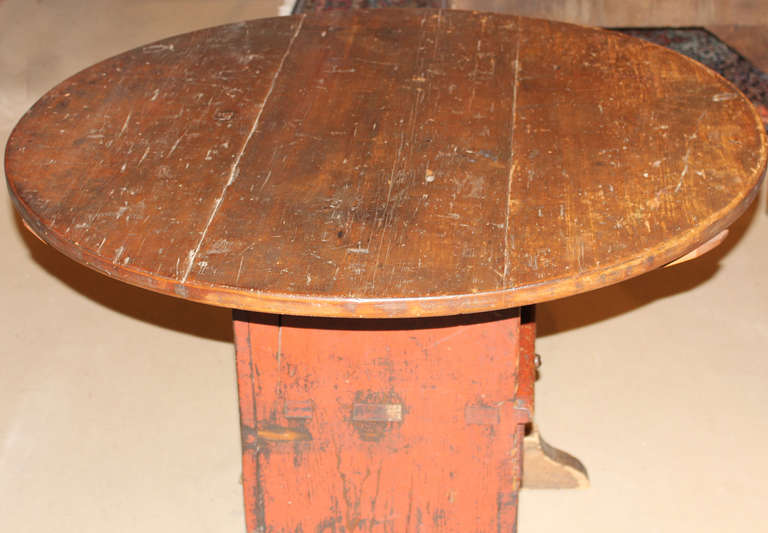 Red Painted Shoe Foot Chair or Hutch Table circa 1820 In Excellent Condition In Milford, NH