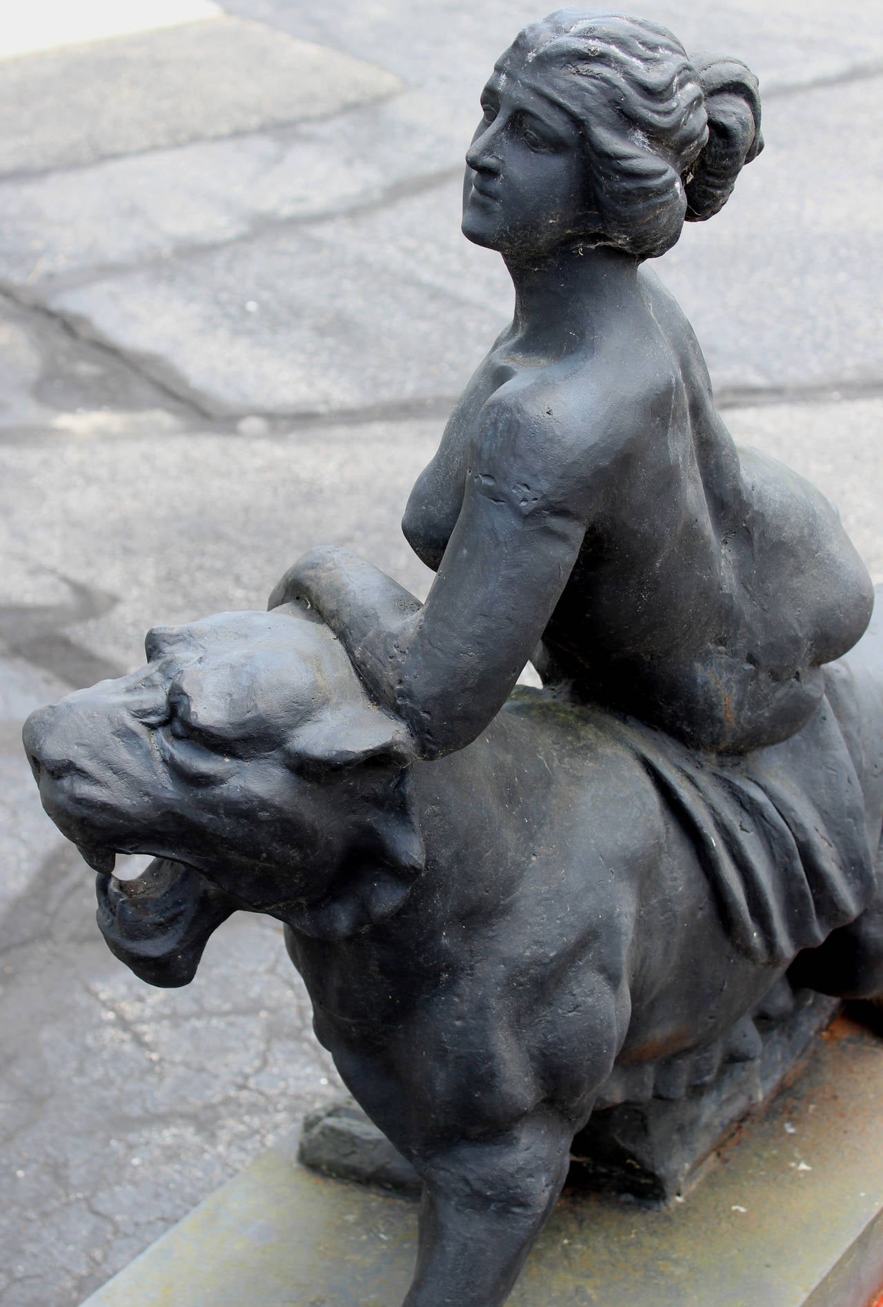 lioness garden statue