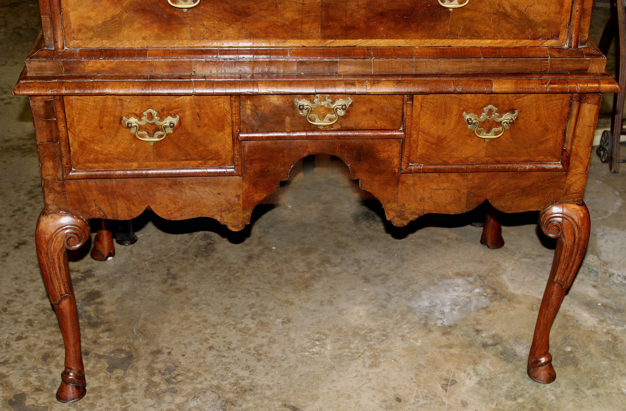 18th Century English High Chest in Burled and Banded Walnut Veneer In Excellent Condition In Milford, NH