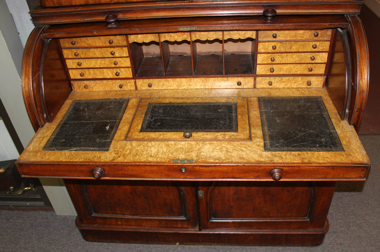 19th Century English Cylinder Desk and Bookcase or Secretary In Good Condition In Milford, NH