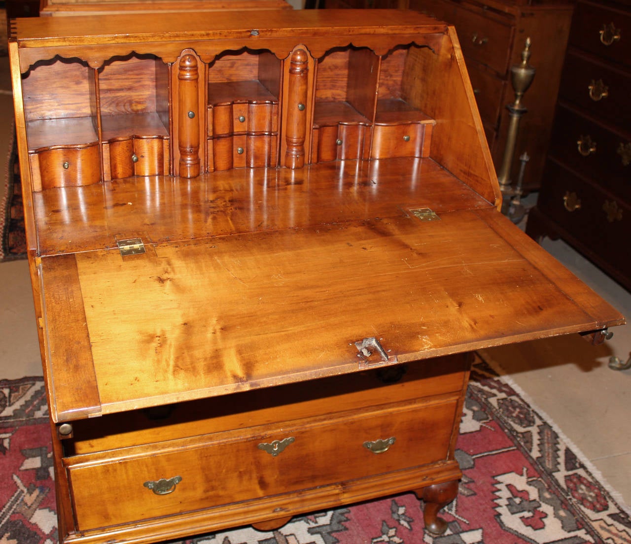 18th Century New England Maple Queen Anne Slant Front Desk on Frame In Good Condition In Milford, NH