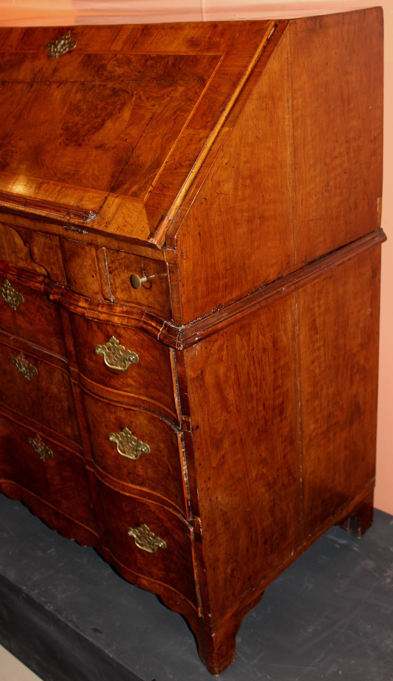 Veneer 18th Century Blocked Serpentine Front Queen Anne Burled Walnut Slant Front Desk