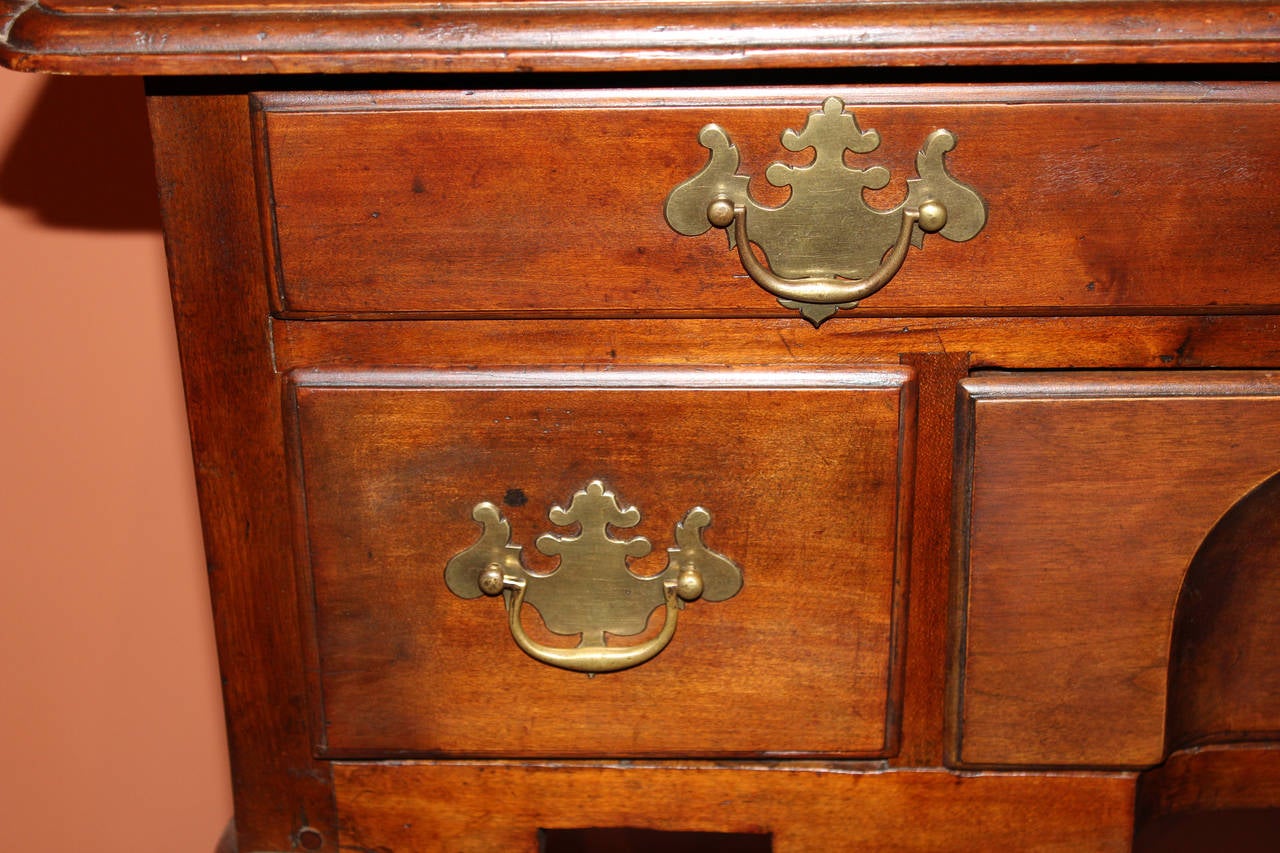 18th Century Massachusetts Queen Anne Lowboy or Dressing Table In Good Condition In Milford, NH