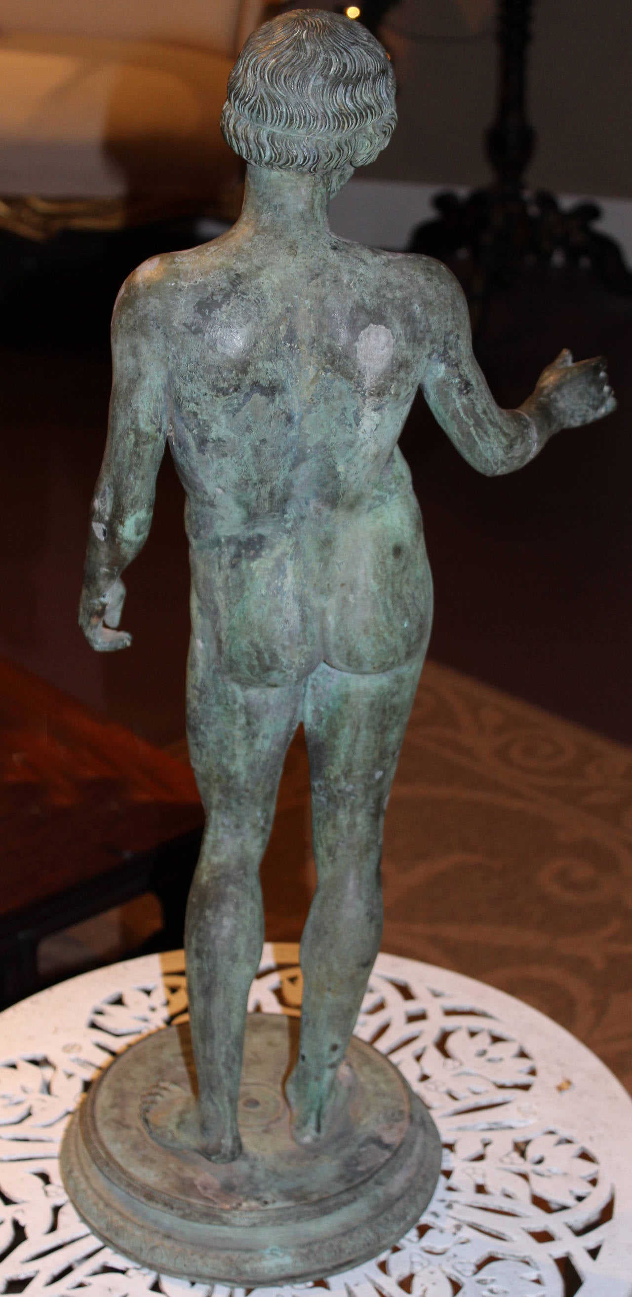 XIXe siècle bronze Grand Tour du 19ème siècle représentant un nu classique masculin