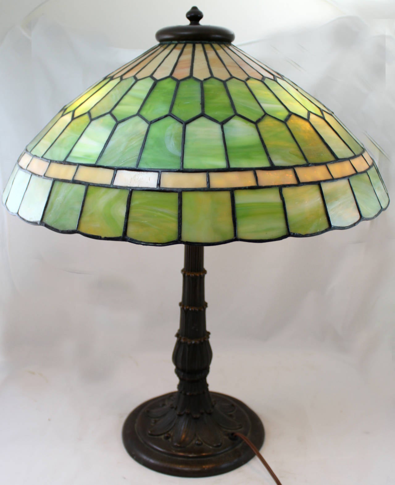Exquisite Early 20th c Arts & Crafts Leaded Art Glass Table Lamp In Excellent Condition In Milford, NH
