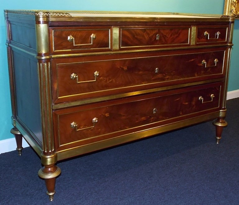 Late 18th Century Directoire Louis XVI Brass-Mounted Mahogany Commode In Good Condition In Milford, NH