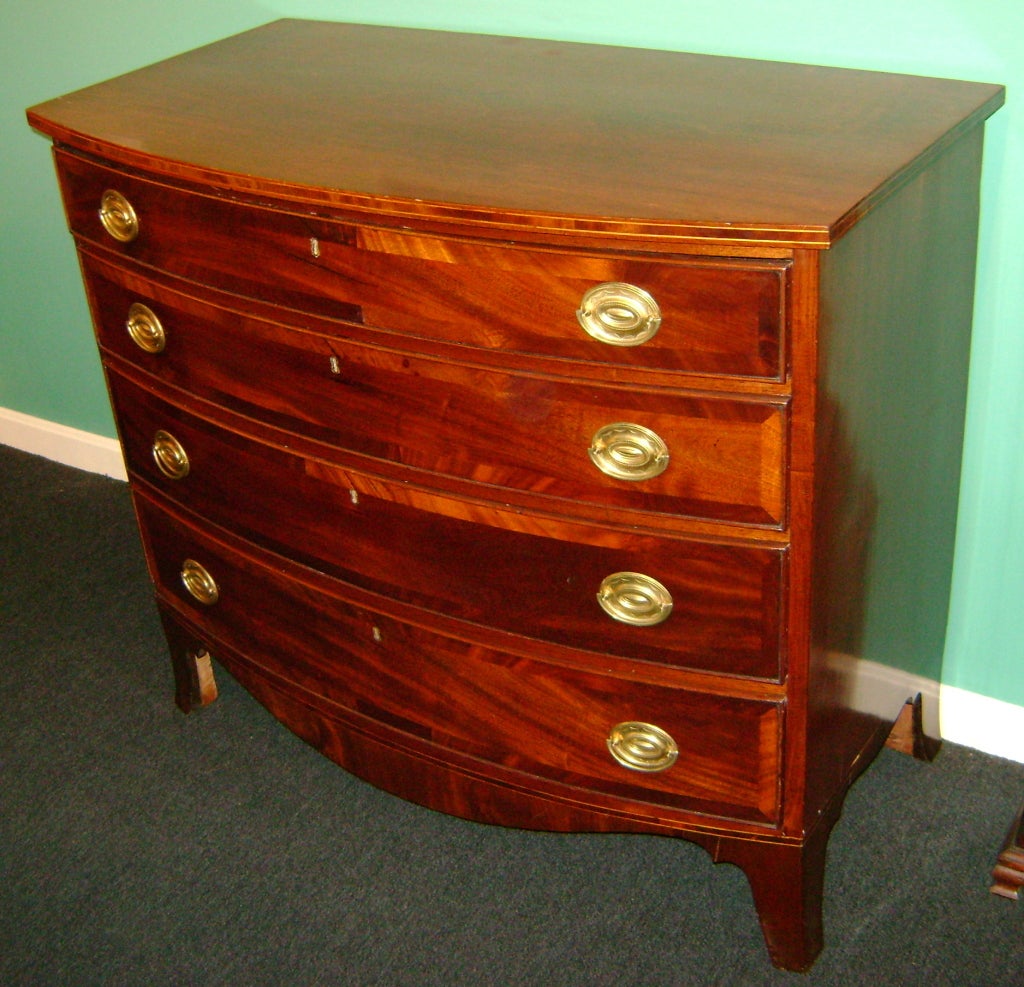 American Federal Period Mahogany Hepplewhite Swell-Front Chest