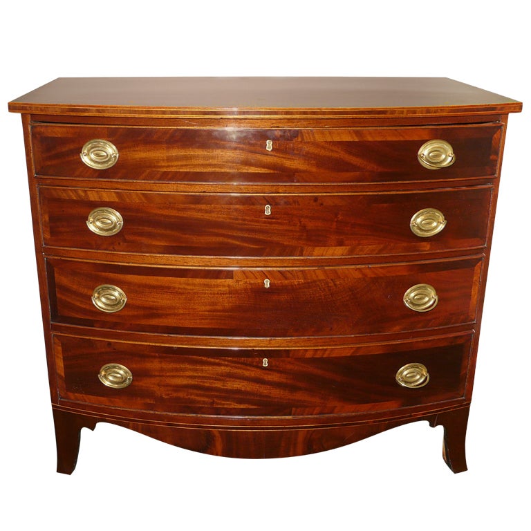 Federal Period Mahogany Hepplewhite Swell-Front Chest