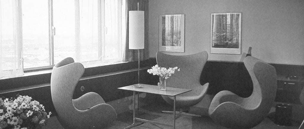 Arne Jacobsen Royal Hotel Sas Frame with Modigliani Print 2