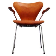 Pair Arne Jacobsen 3207 Chairs by Fritz Hansen