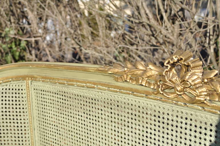 20ième siècle Circa 1900 French Louis XV / XVI Style Green & Gold Painted Carved and Cane Bed