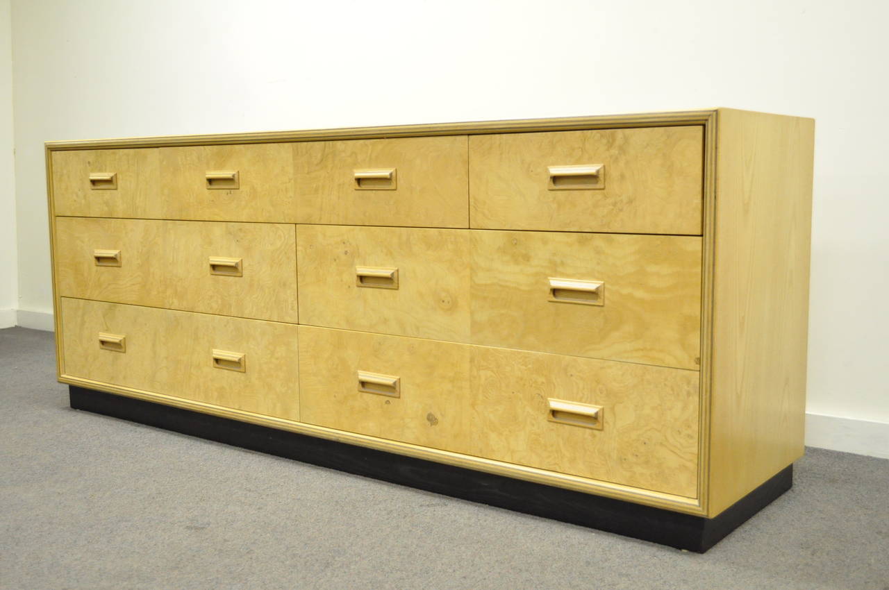 Vintage seven-drawer chest of drawers from the Henredon Scene Two Collection. This unique burl wood dresser features a great modernist form, dovetailed drawer construction, inlaid sculpted wood pulls, ebonized plinth, and great overall form. The