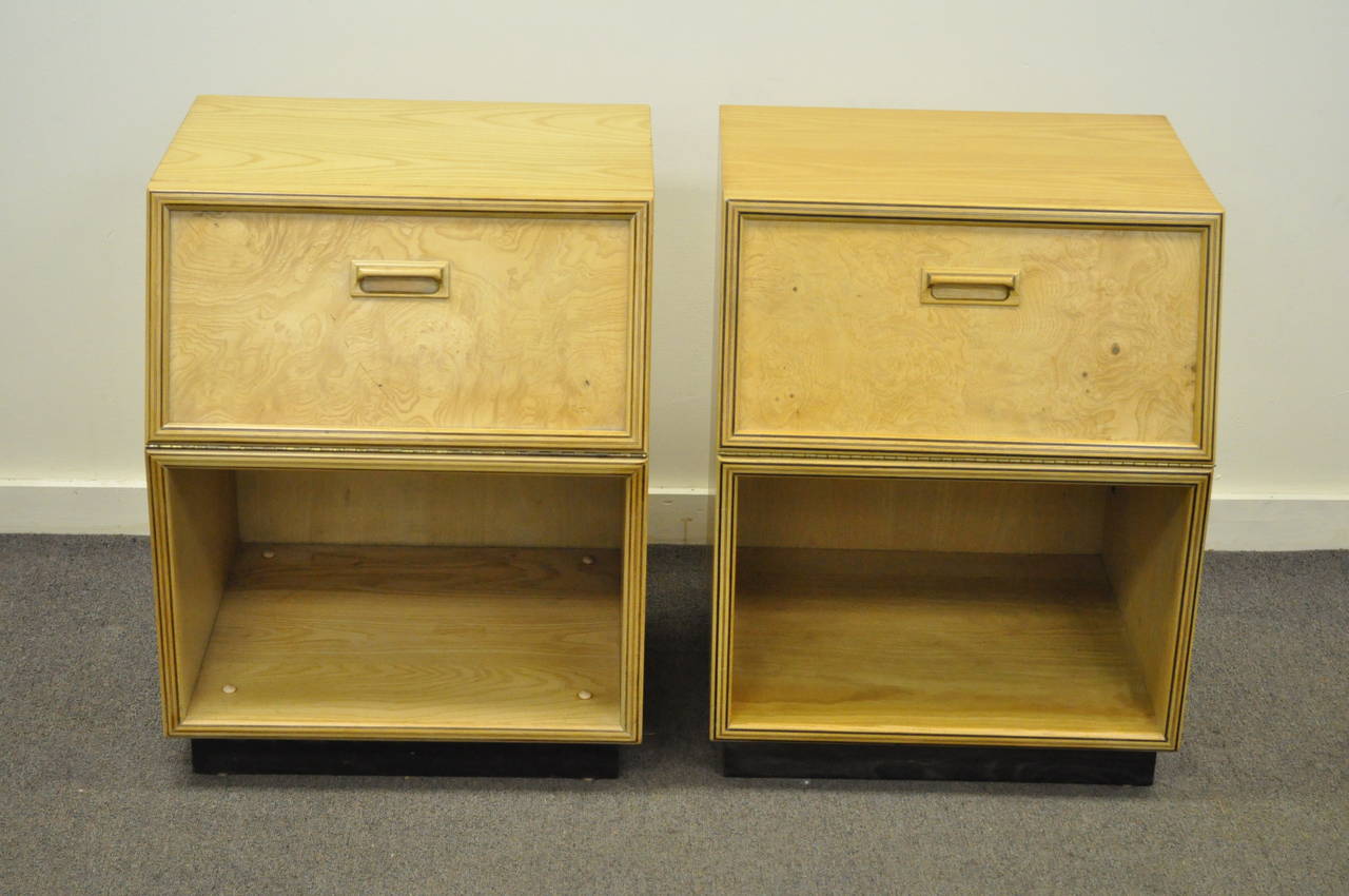 Pair of vintage Mid-Century Modern burl wood nightstands or end tables from the Henredon scene two collections. This unique pair features great modernist form, drop front storage, inlaid sculpted wood pulls, ebonized plinths, interior outlets and