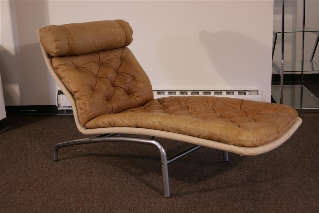 Mid-Century Modern Arne Vodder for Erik Jorgensen Mobilfabrik Tufted Leather Sculpted Chaise Lounge