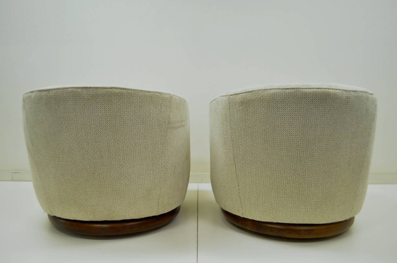 Pair of Walnut Base Swivel Barrel Back Club or Lounge Chairs after Milo Baughman In Good Condition In Philadelphia, PA