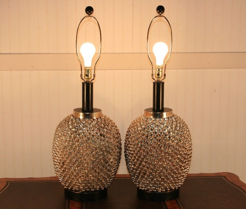 Lampes décoratives en forme de ananas à plumes polychromes étincelantes des années 1960 Excellent état - En vente à Philadelphia, PA