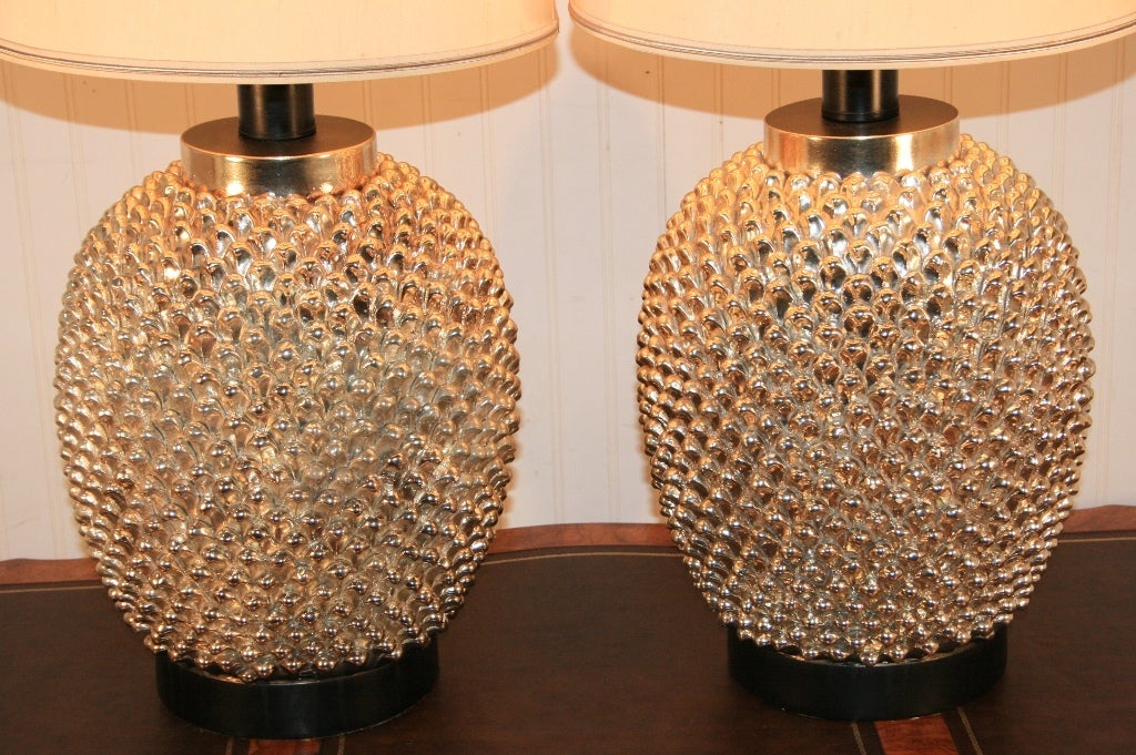 Lámparas decorativas de piña policromada con plumas de los años 60 mediados del siglo XX en venta