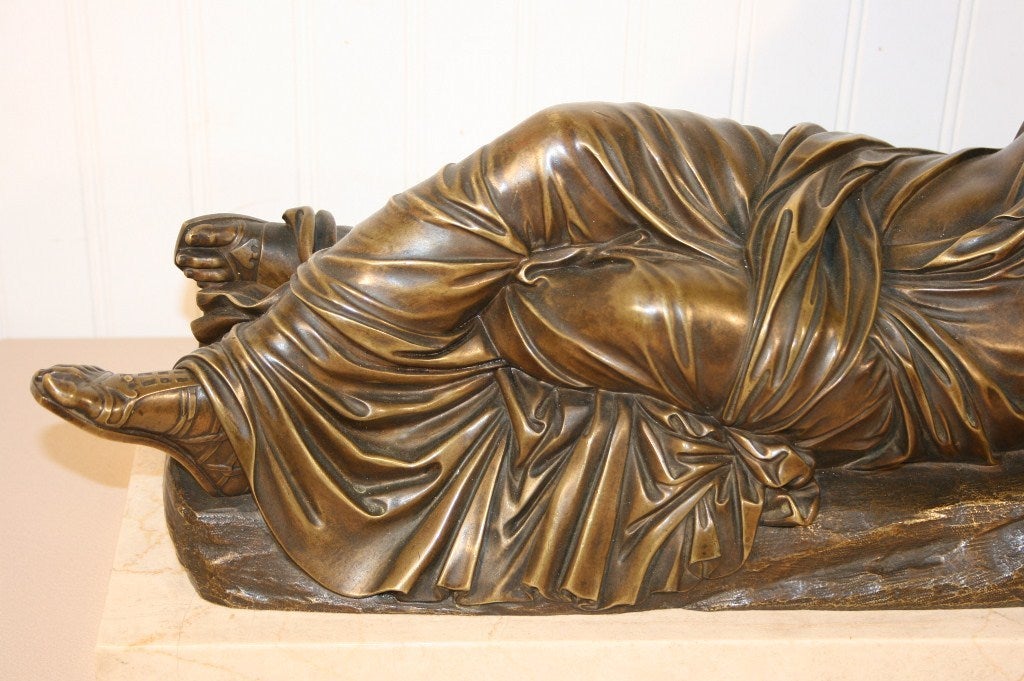 Grec classique Sculpture française d'une statue d'Ariane en bronze et marbre endormie de Georges Bareau du 19ème siècle en vente
