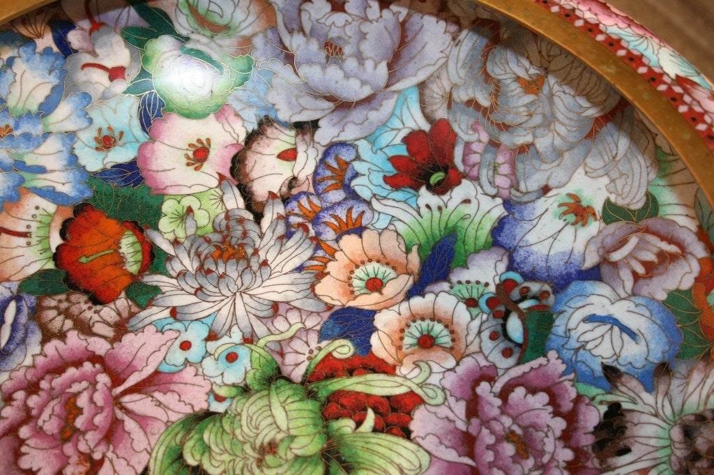 Laiton Bol monumental en cloisonné chinois du milieu du 20e siècle de 21 pouces de diamètre en vente