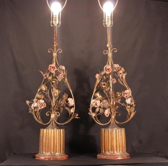 Pair of 1940s Original Distress Painted Italian Tole Metal Lamps For Sale 7