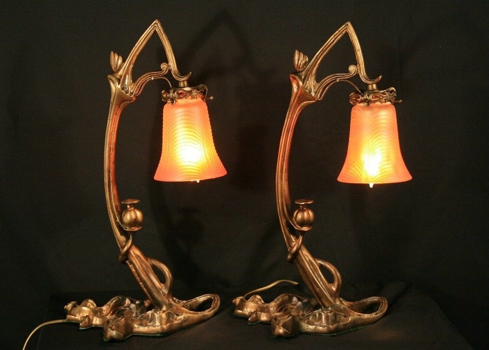 Rare Pair of Bronze Art Nouveau Ribbed Glass Tulip Table Lamps 6