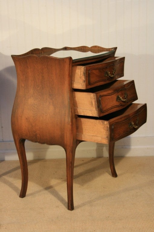 1950s Pair of Custom Made French Style Walnut Bombè Nightstands 5