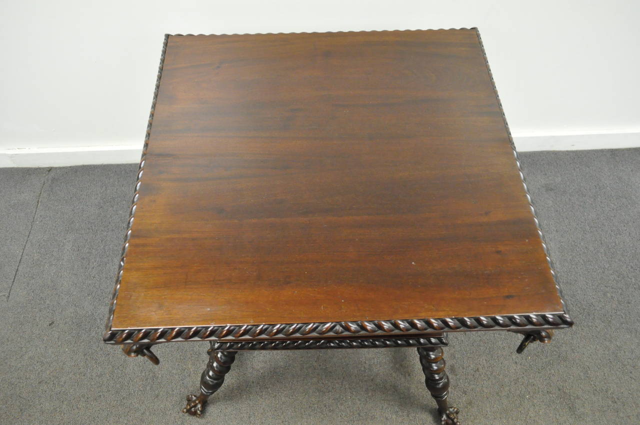 S. XIX Victoriano Merklen Bros. Mesa lámpara de salón de caoba figurada Barley Twist en Bueno estado para la venta en Philadelphia, PA