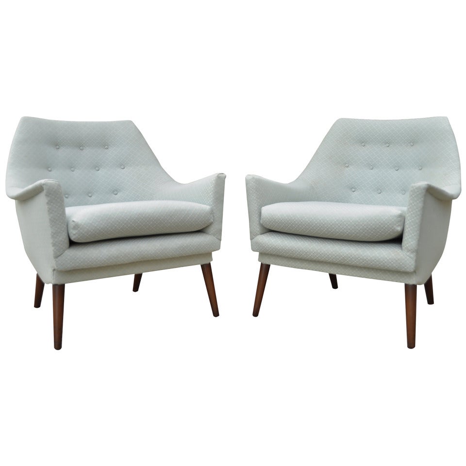 Stylish Pair of Mid Century Modern Sculpted Lounge Chairs in the manner of Gio Ponti