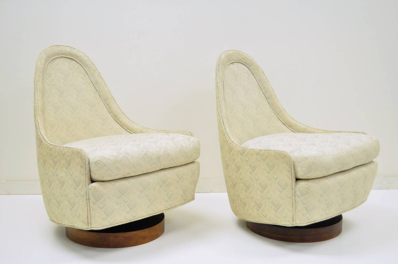 Pair of Petite Swivel Slipper Walnut Lounge Chairs by Milo Baughman 2