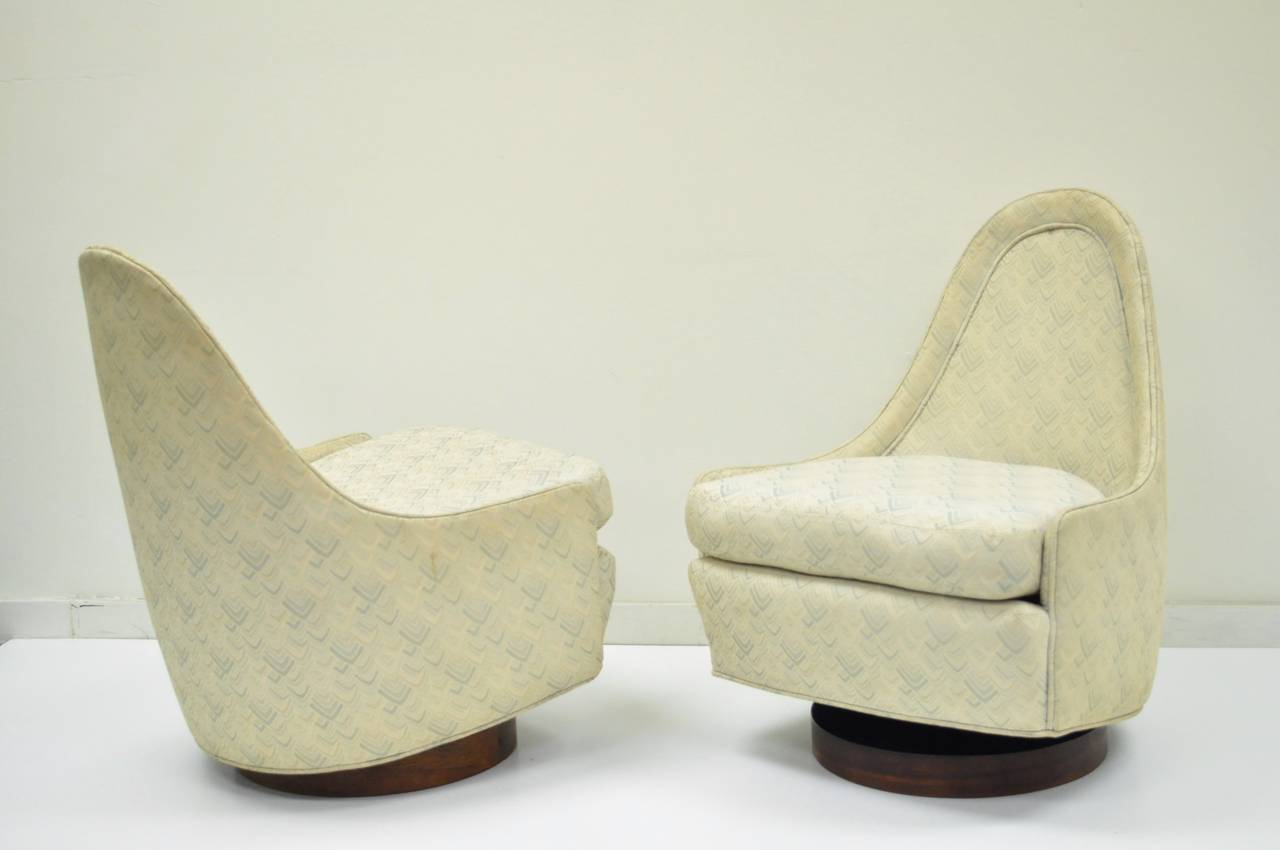Pair of Petite Swivel Slipper Walnut Lounge Chairs by Milo Baughman 3