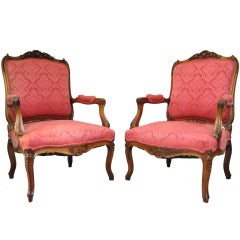 19th Century French Louis XV Style Finely Carved Walnut Armchairs - Fauteuils